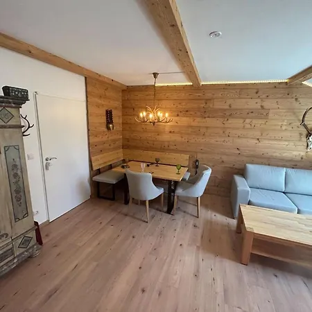 Allgaeu - Gemuetliche Huettenatmosphaere Und Schwimmbad Und Sauna Im Ha By Interhome اوبرستدورف